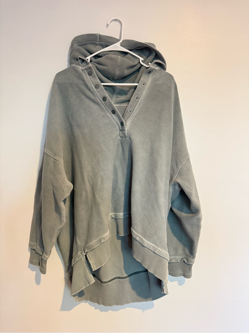 Relaxed Hooded Pullover Sweater in Sage Green